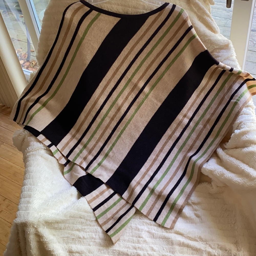Beautiful Stretchy Poncho Beige Dark Brown Green NeverUsed